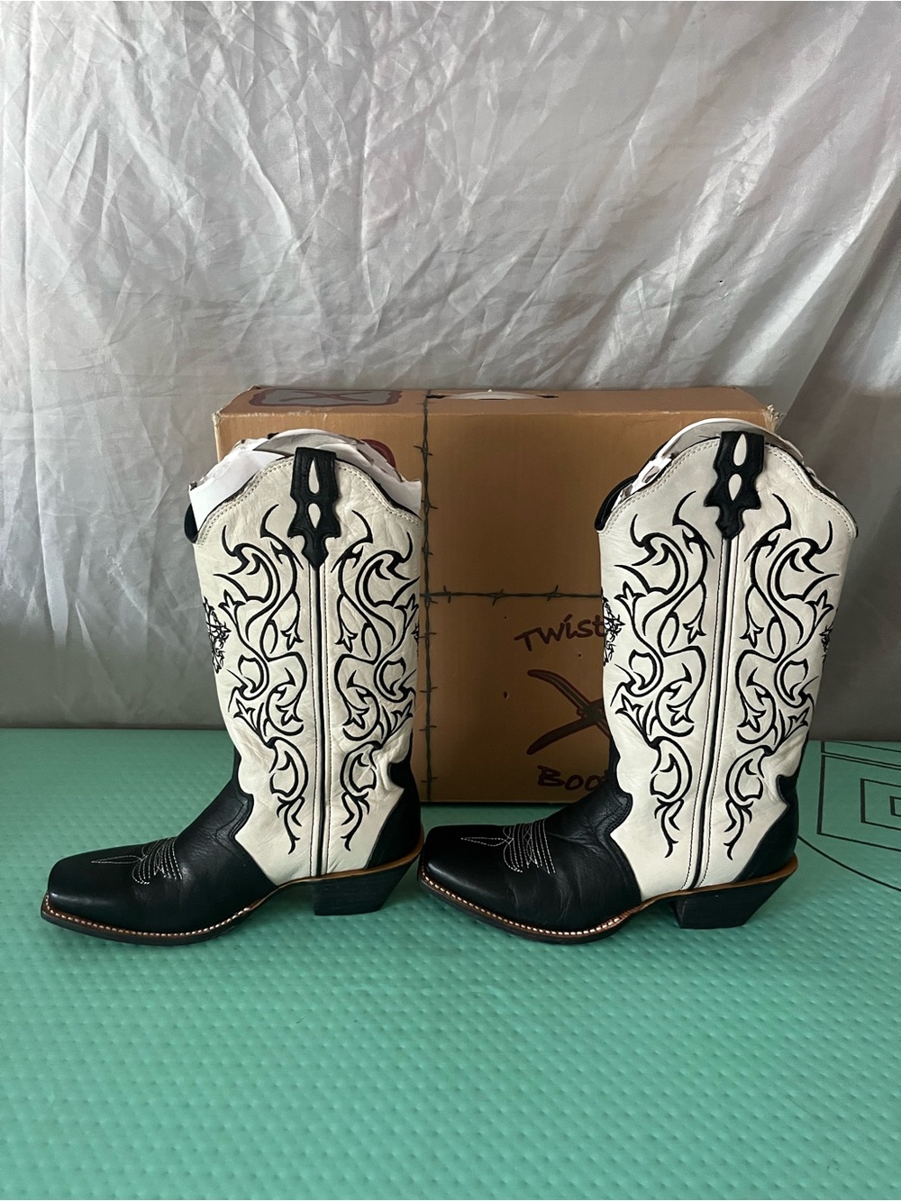 Twisted X Black and White Women’s Steppin Out Cowboy Boots Size 8.5 - Picture 4 of 10